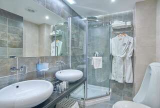 Отель NEMO Hotel Resort & Spa Одесса Люкс, вид на порт и новое здание-1