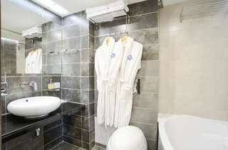 Отель NEMO Hotel Resort & Spa Одесса Стандартный двухместный номер с 2 отдельными кроватями и видом на город-5